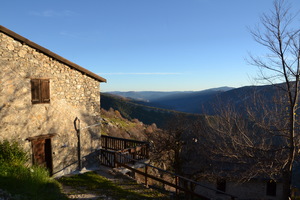 VOYAGE VERS UN ANCIEN VILLAGE PERCHE